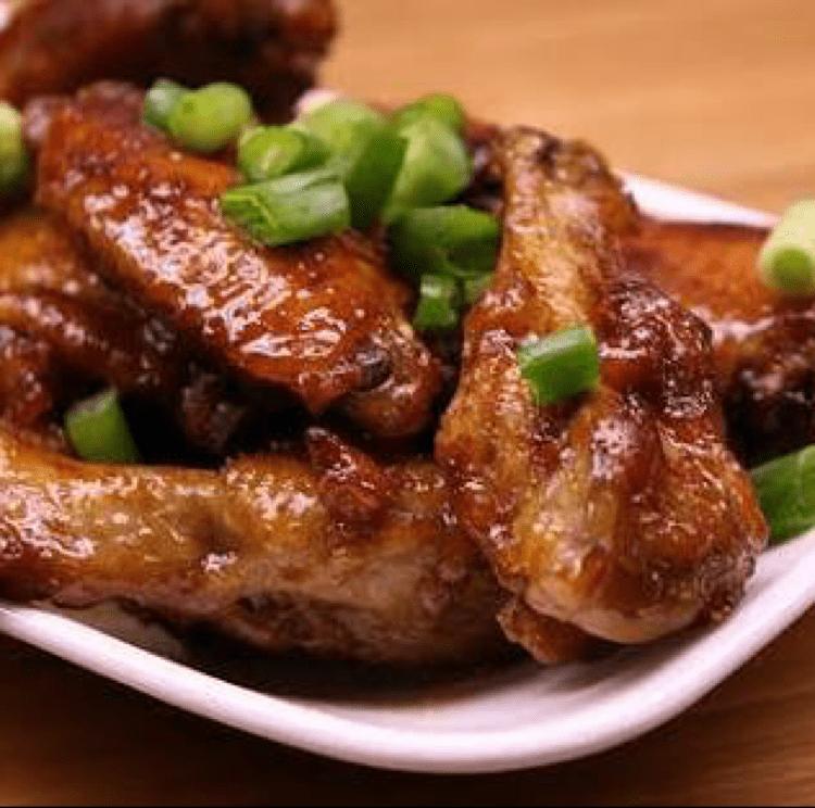 ALITAS FRITAS CON SALSA DE OSTION PERSONAL